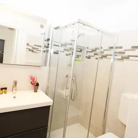 Le Bradford Yourhosthelper