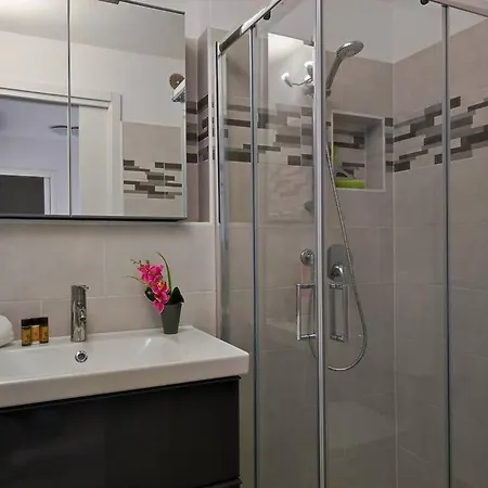 Le Bradford Yourhosthelper