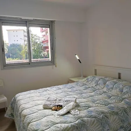 Le Bradford Yourhosthelper * كان